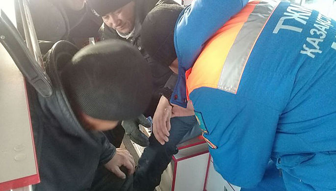 因天然气泄漏中毒 哈萨克斯坦41名中学生被送往医院抢救